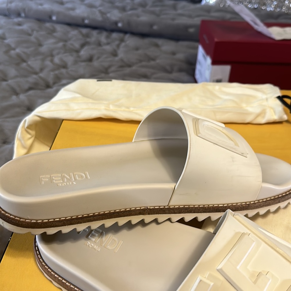 FENDI Flip flops - Picture 3 of 5